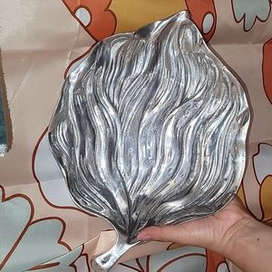 Metal Leaf Catchall Silver tone 13"X10" home decor textured Hg6